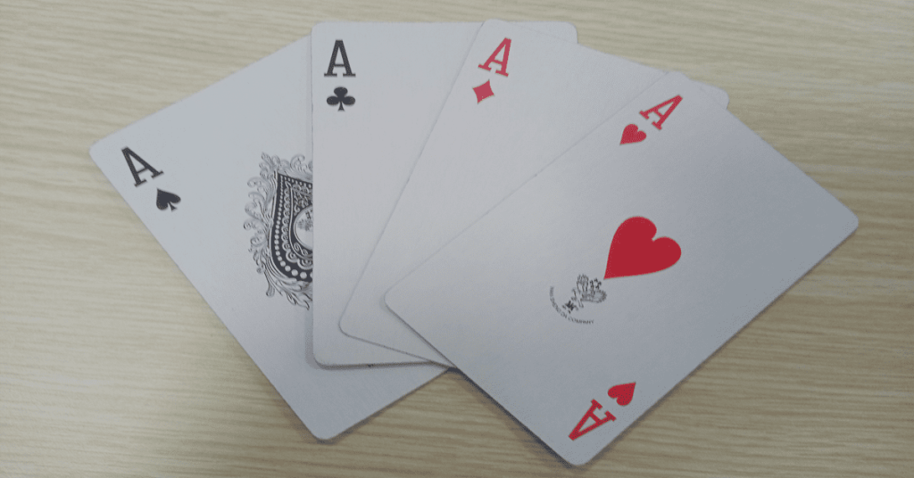Tứ Quý Chặt Được Gì Trong Bài Tiến Lên?